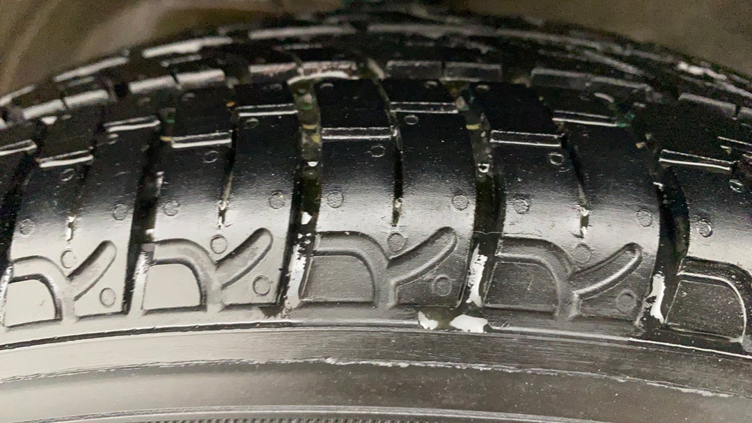 Right Front Tyre Tread