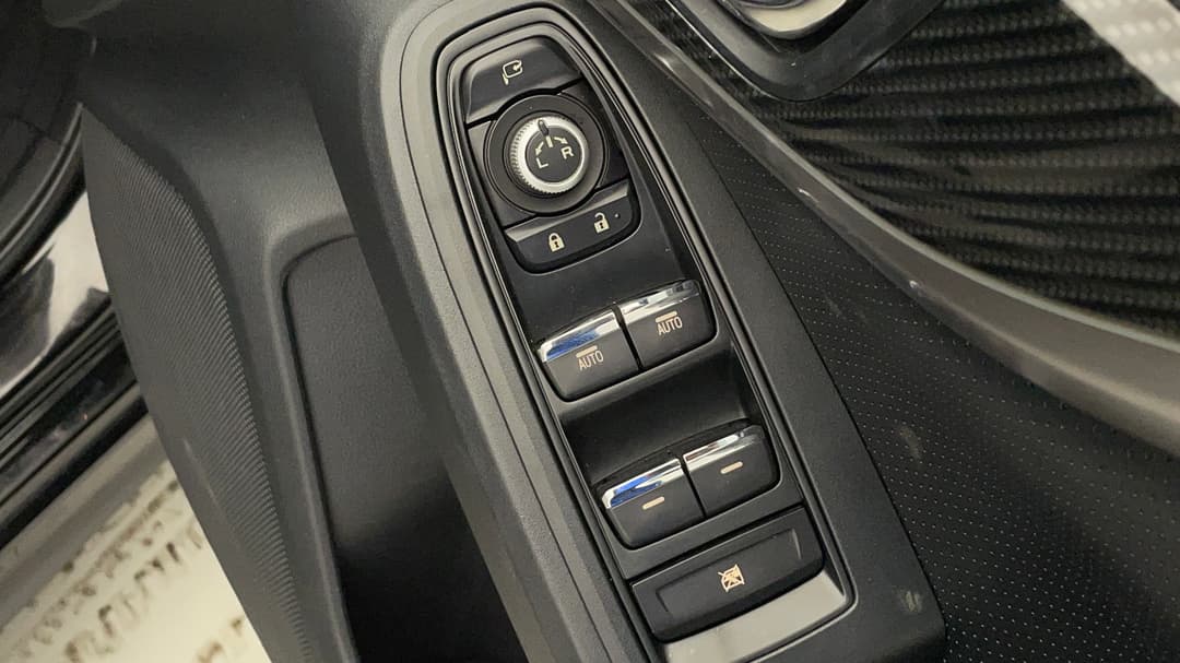2017 Subaru Impreza 2.0i-s (awd), Automatic, 111075 km, Drivers Side Door Panel Controls