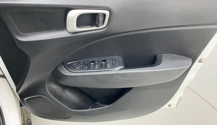 2019 Hyundai VENUE SX PLUS 1.0 TURBO DCT, Petrol, Automatic, 67,033 km, Driver Side Door Panels Control