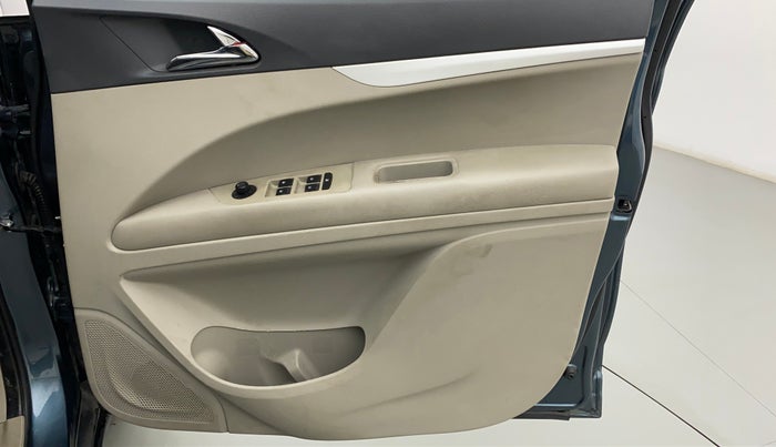 2019 Mahindra MARAZZO M6 8 STR, Diesel, Manual, 35,590 km, Driver Side Door Panels Control