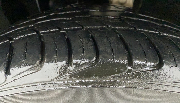 2019 Mahindra MARAZZO M6 8 STR, Diesel, Manual, 35,590 km, Left Front Tyre Tread