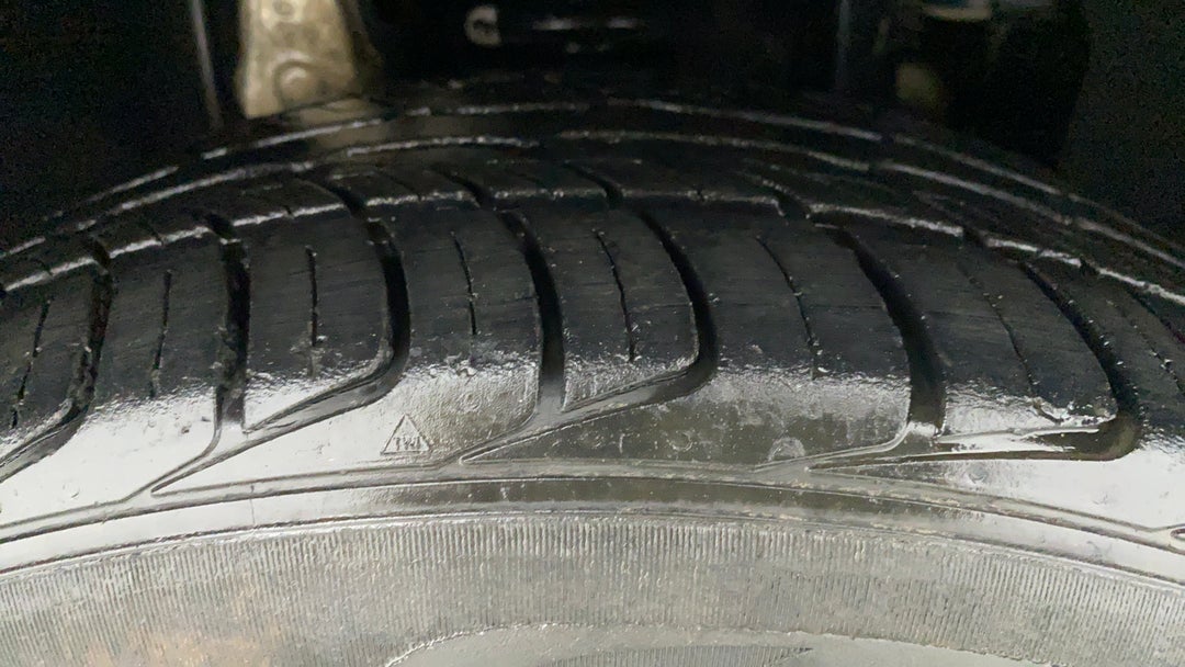 Right Front Tyre Tread