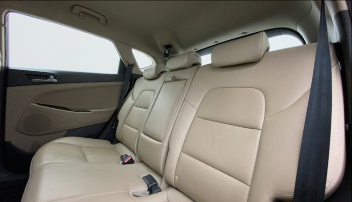 2018 Hyundai Tucson GLS 2WD AT PETROL, Petrol, Automatic, 66,873 km, Right Side Rear Door Cabin
