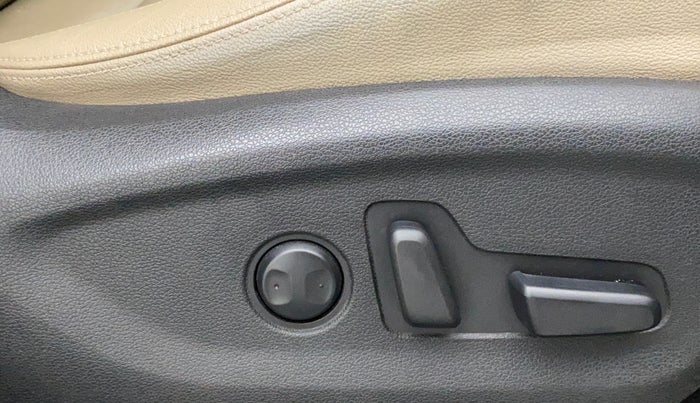 2018 Hyundai Tucson GLS 2WD AT PETROL, Petrol, Automatic, 66,873 km, Driver Side Adjustment Panel