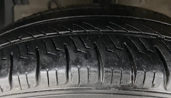 2016 Maruti Swift Dzire VXI 1.2 BS IV, Petrol, Manual, 1,85,655 km, Left Front Tyre Tread