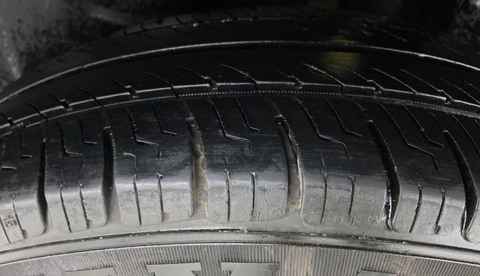 2016 Maruti Swift Dzire VXI 1.2 BS IV, Petrol, Manual, 1,85,655 km, Left Rear Tyre Tread