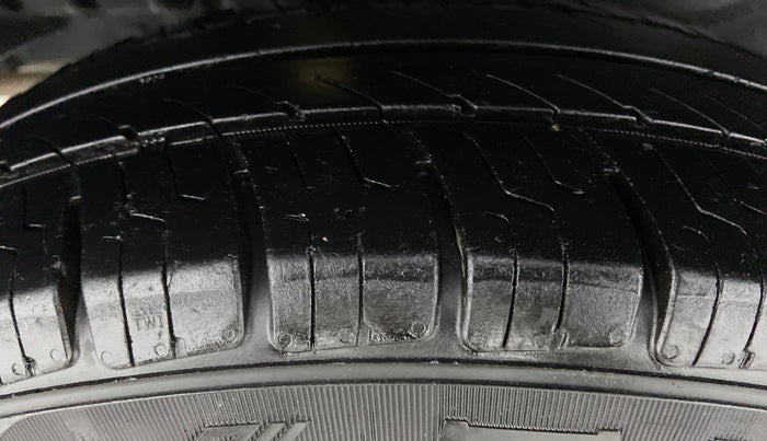 2016 Maruti Swift Dzire VXI 1.2 BS IV, Petrol, Manual, 1,85,655 km, Right Rear Tyre Tread