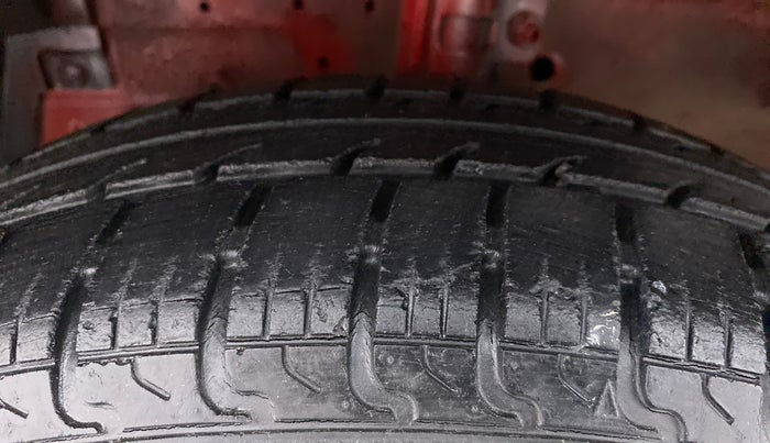 2015 Maruti Swift VXI D, Petrol, Manual, 44,907 km, Left Front Tyre Tread