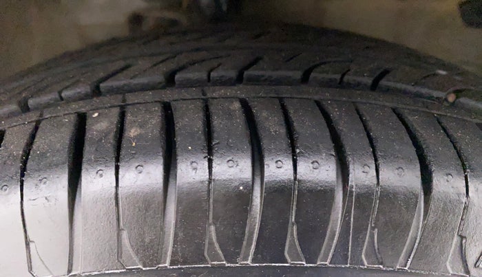 2015 Maruti Celerio VXI AT, Petrol, Automatic, 28,535 km, Right Front Tyre Tread