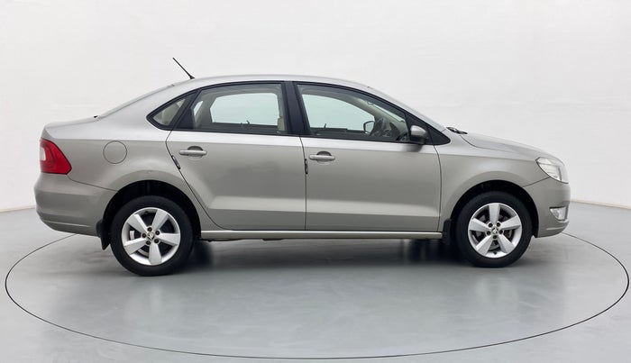 2016 Skoda Rapid 1.6 MPI STYLE PLUS AT, Petrol, Automatic, 16,601 km, Right Side View