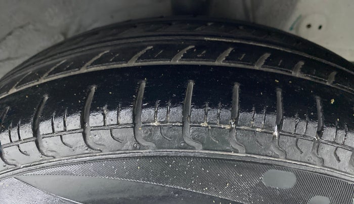 2016 Hyundai Eon ERA PLUS, Petrol, Manual, 30,930 km, Right Front Tyre Tread
