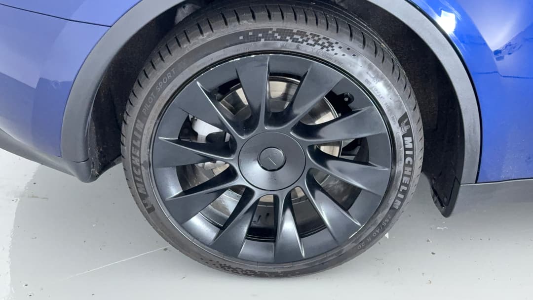 2024 Tesla Model Y Rear-wheel Drive, Automatic, 58309 km, Right Rear Wheel