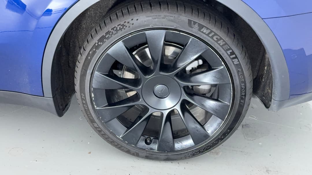 2024 Tesla Model Y Rear-wheel Drive, Automatic, 58309 km, Left Rear Wheel