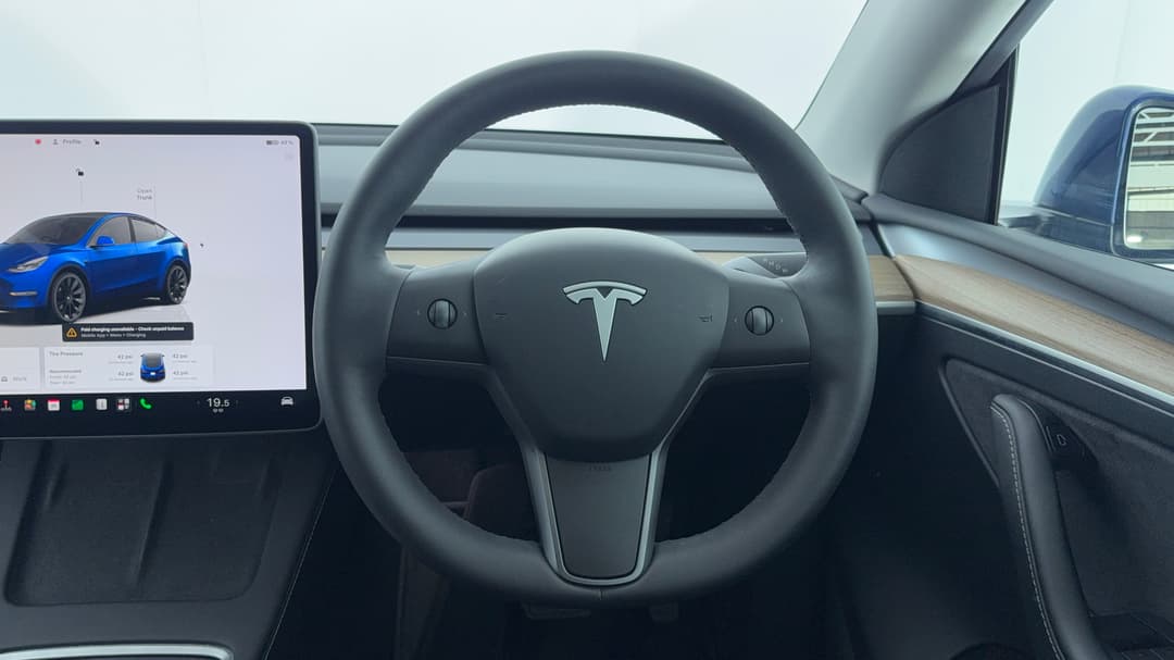 2024 Tesla Model Y Rear-wheel Drive, Automatic, 58309 km, Steering Wheel Close-up