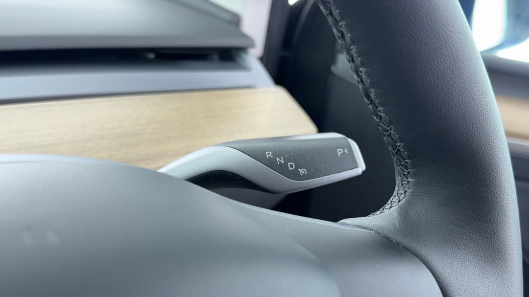 2024 Tesla Model Y Rear-wheel Drive, Automatic, 58309 km, Gear Lever 