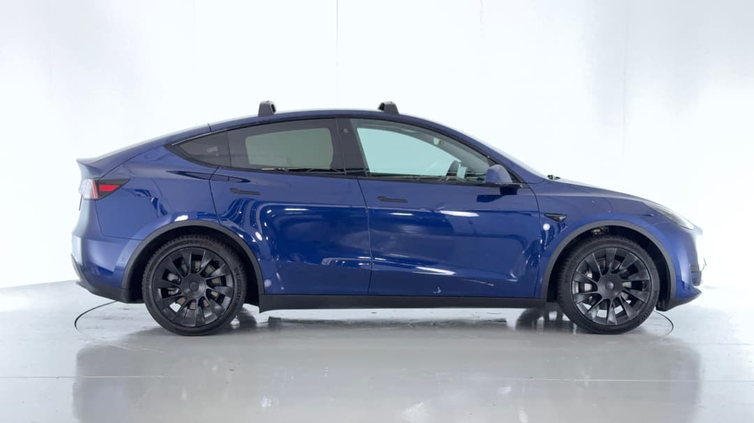 2024 Tesla Model Y Rear-wheel Drive, Automatic, 58309 km, Right Side View