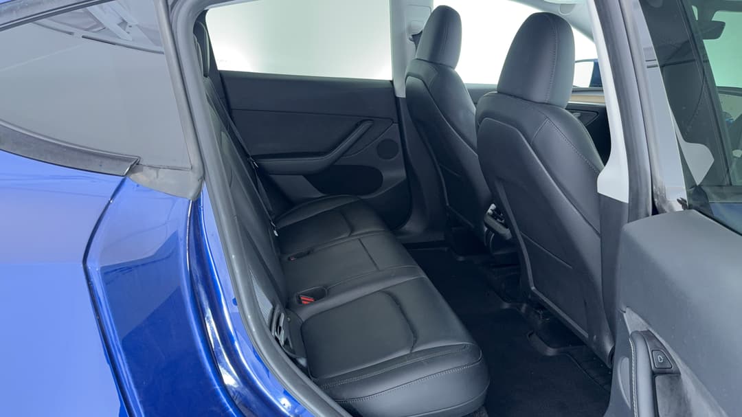 2024 Tesla Model Y Rear-wheel Drive, Automatic, 58309 km, Right Side Rear Door Cabin View