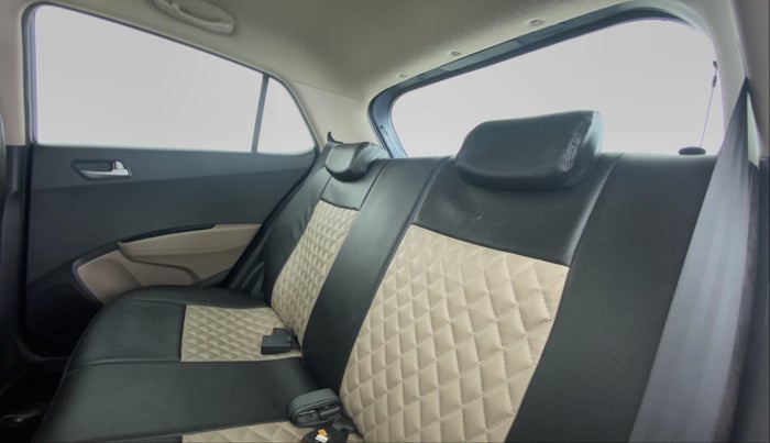 2016 Hyundai Grand i10 1.2 ASTA (O) AT, Petrol, Automatic, 43,276 km, Right Side Rear Door Cabin