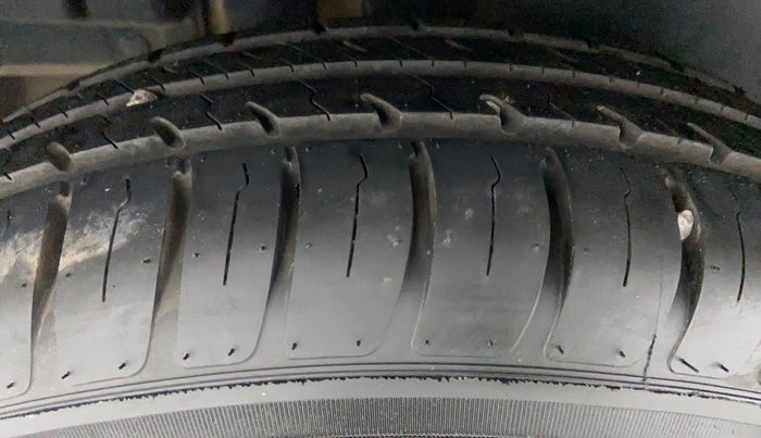 2015 Maruti Swift VDI ABS, Diesel, Manual, 82,485 km, Right Rear Tyre Tread