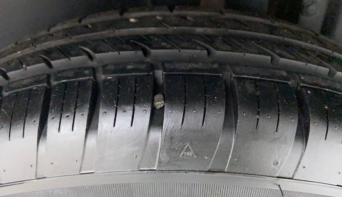 2015 Maruti Swift VDI ABS, Diesel, Manual, 82,485 km, Left Rear Tyre Tread