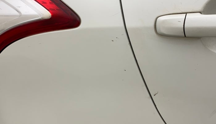 2017 Maruti Swift VXI, Petrol, Manual, 1,17,276 km, Right quarter panel - Minor scratches