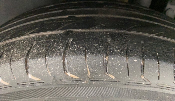 2017 Maruti Swift VXI, Petrol, Manual, 1,17,276 km, Left Rear Tyre Tread