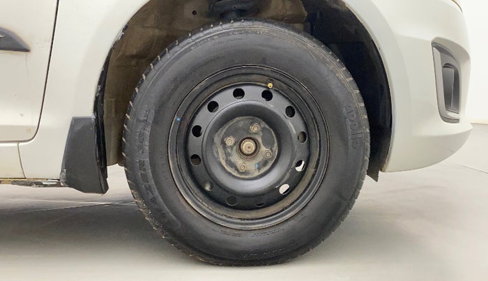 2017 Maruti Swift VXI, Petrol, Manual, 1,17,276 km, Right Front Wheel