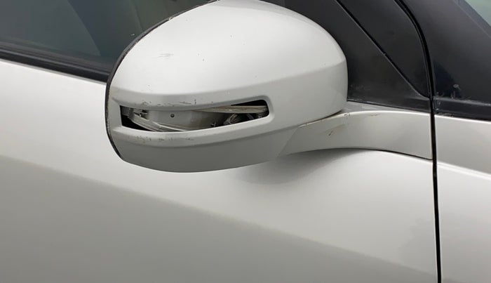 2011 Maruti Swift VXI, Petrol, Manual, 1,05,833 km, Right rear-view mirror - Indicator light not working