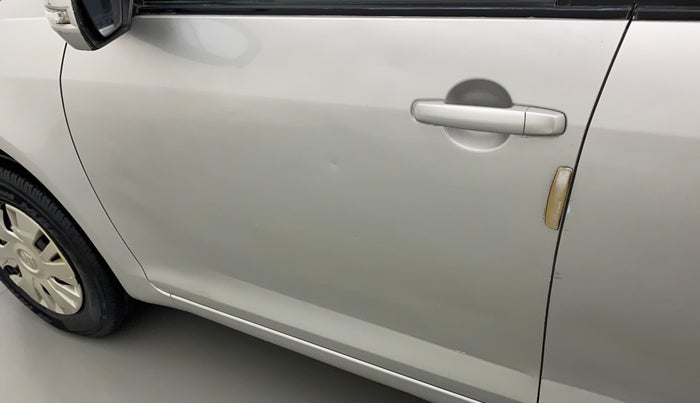 2011 Maruti Swift VXI, Petrol, Manual, 1,05,833 km, Front passenger door - Paint has faded