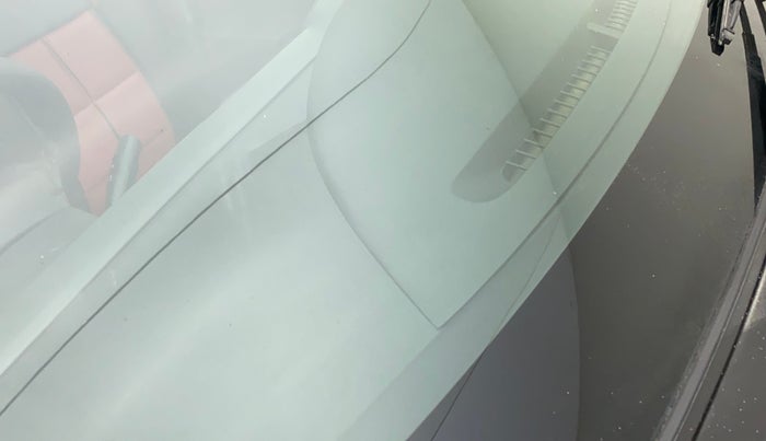 2012 Toyota Etios Liva G, CNG, Manual, 91,562 km, Front windshield - Minor spot on windshield