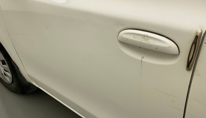 2012 Toyota Etios Liva G, CNG, Manual, 91,562 km, Front passenger door - Slightly dented