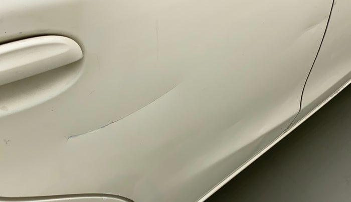 2012 Toyota Etios Liva G, CNG, Manual, 91,562 km, Right rear door - Slightly dented