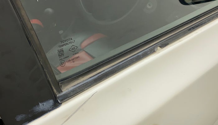 2012 Toyota Etios Liva G, CNG, Manual, 91,562 km, Driver-side door - Weather strip has minor damage