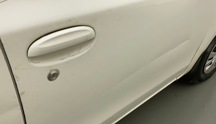 2012 Toyota Etios Liva G, CNG, Manual, 91,562 km, Driver-side door - Slightly dented