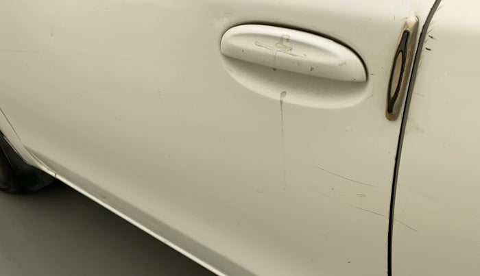 2012 Toyota Etios Liva G, CNG, Manual, 91,562 km, Front passenger door - Minor scratches