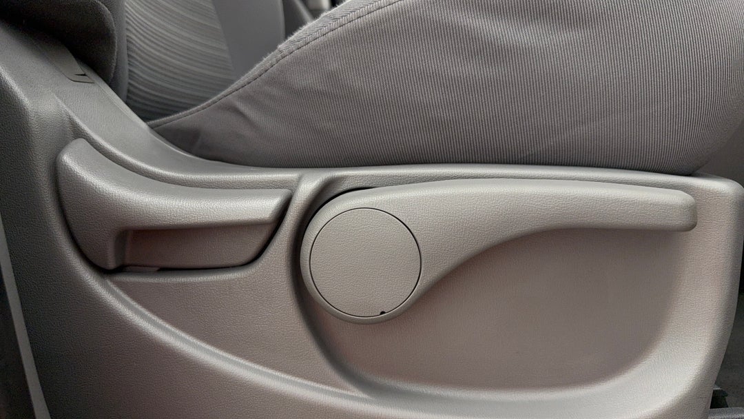 2021 Hyundai Iload 3s Liftback, Automatic, 44668 km, Drivers Side Adjustment Panel