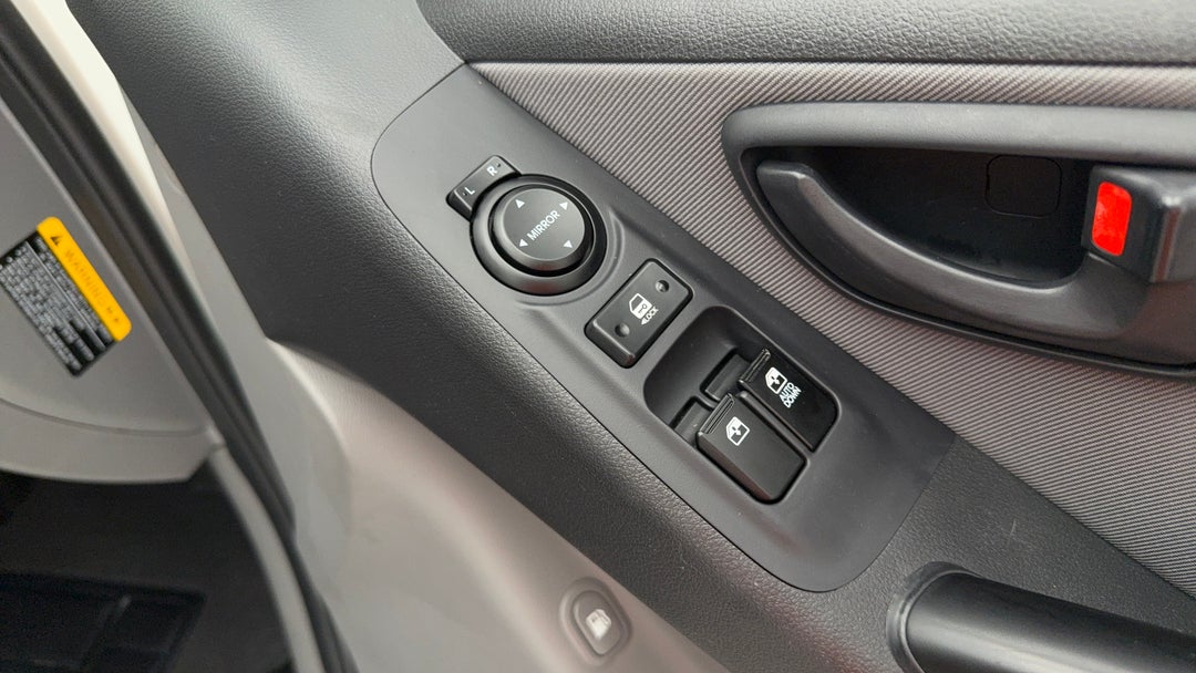 2021 Hyundai Iload 3s Liftback, Automatic, 44668 km, Drivers Side Door Panel Controls