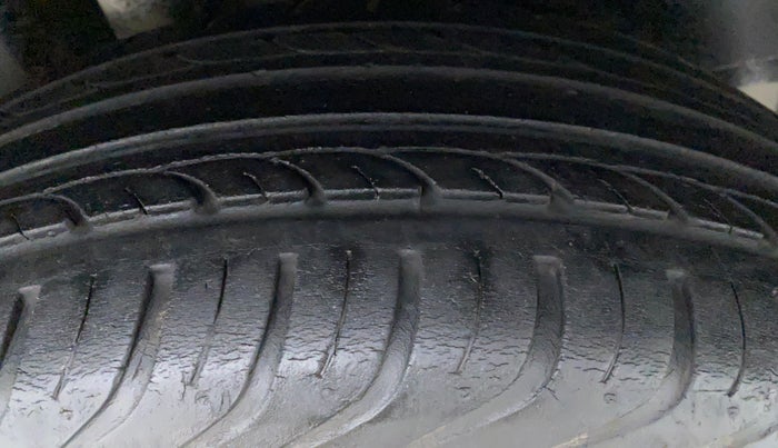 2016 Skoda Rapid 1.5 TDI MT AMBITION, Diesel, Manual, 45,660 km, Left Rear Tyre Tread