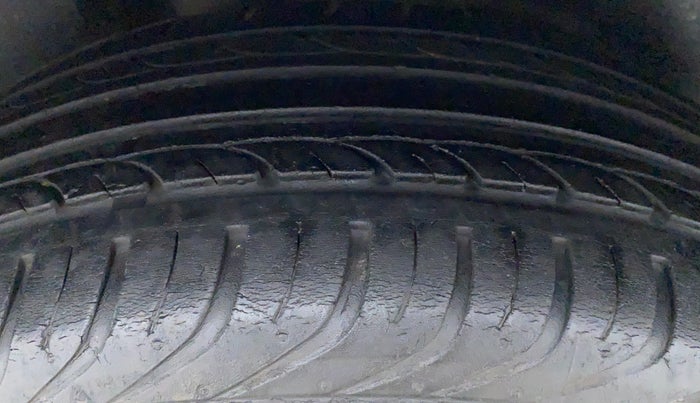 2016 Skoda Rapid 1.5 TDI MT AMBITION, Diesel, Manual, 45,660 km, Right Front Tyre Tread