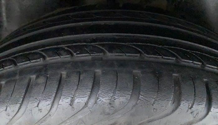 2016 Skoda Rapid 1.5 TDI MT AMBITION, Diesel, Manual, 45,660 km, Right Rear Tyre Tread