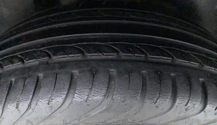 2016 Skoda Rapid 1.5 TDI MT AMBITION, Diesel, Manual, 45,660 km, Left Front Tyre Tread
