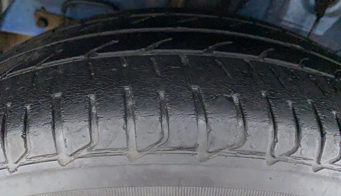 2017 Hyundai Elite i20 SPORTZ 1.2, Petrol, Manual, 31,359 km, Right Front Tyre Tread