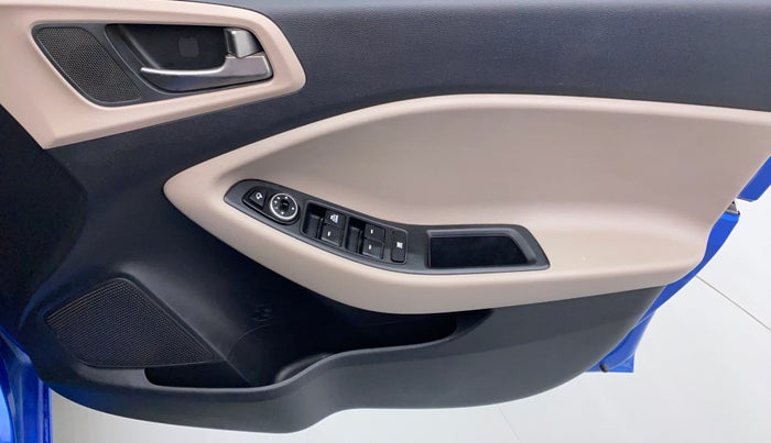 2017 Hyundai Elite i20 SPORTZ 1.2, Petrol, Manual, 31,359 km, Driver Side Door Panels Control