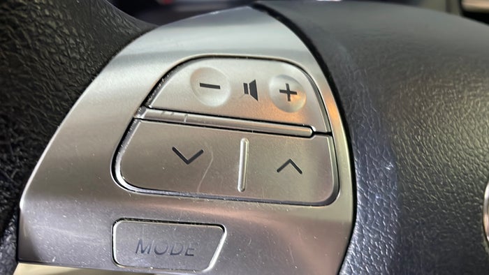 TOYOTA FORTUNER-Steering Wheel Media Control Scratch