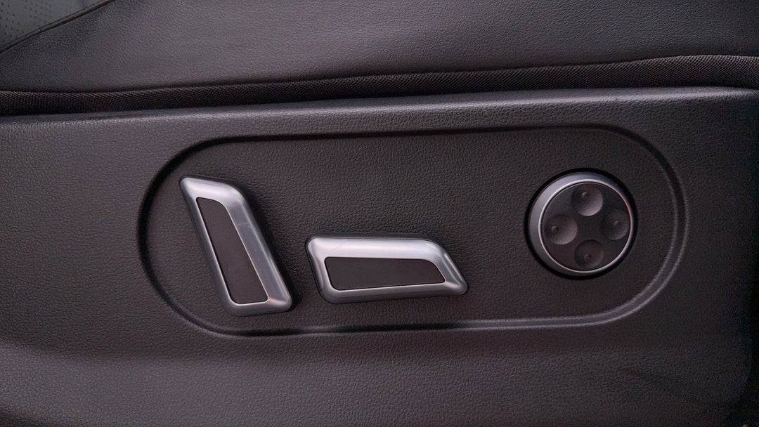 2024 GWM Cannon Alpha Ultra (4x4), Automatic, 43218 km, Drivers Side Adjustment Panel