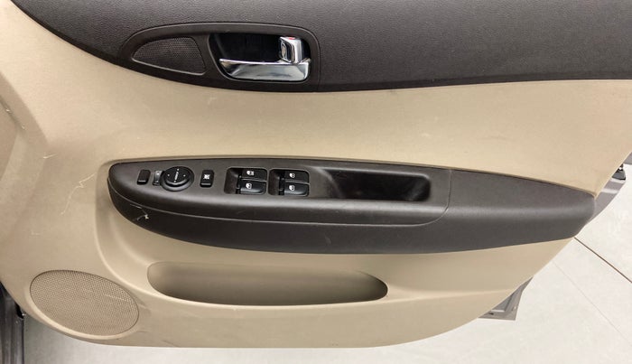 2012 Hyundai i20 SPORTZ 1.2, Petrol, Manual, 92,054 km, Driver Side Door Panels Control