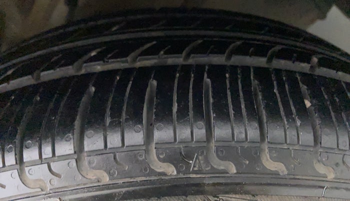 2017 Maruti Ciaz ZETA 1.4 VVT, Petrol, Manual, 44,022 km, Left Rear Tyre Tread