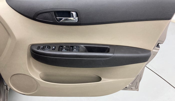 2013 Hyundai i20 ASTA 1.4 CRDI, Diesel, Manual, 71,443 km, Driver Side Door Panels Control