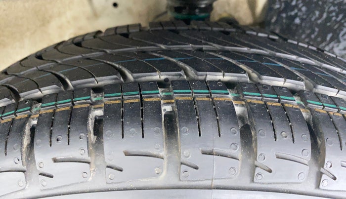 2017 Maruti IGNIS ALPHA 1.2 K12, Petrol, Manual, 75,392 km, Right Front Tyre Tread