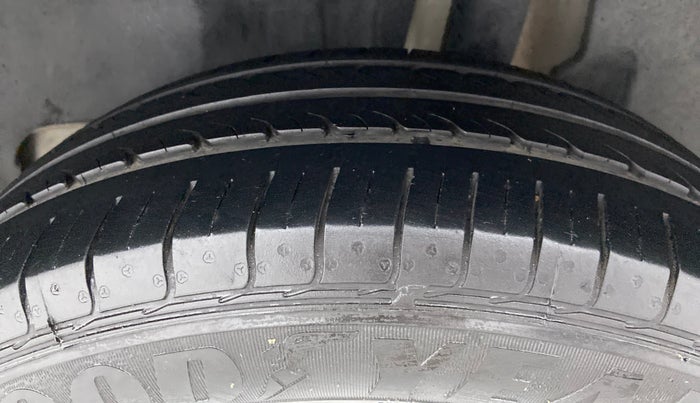 2018 Maruti Swift ZDI AMT, Diesel, Automatic, 1,14,481 km, Left Rear Tyre Tread